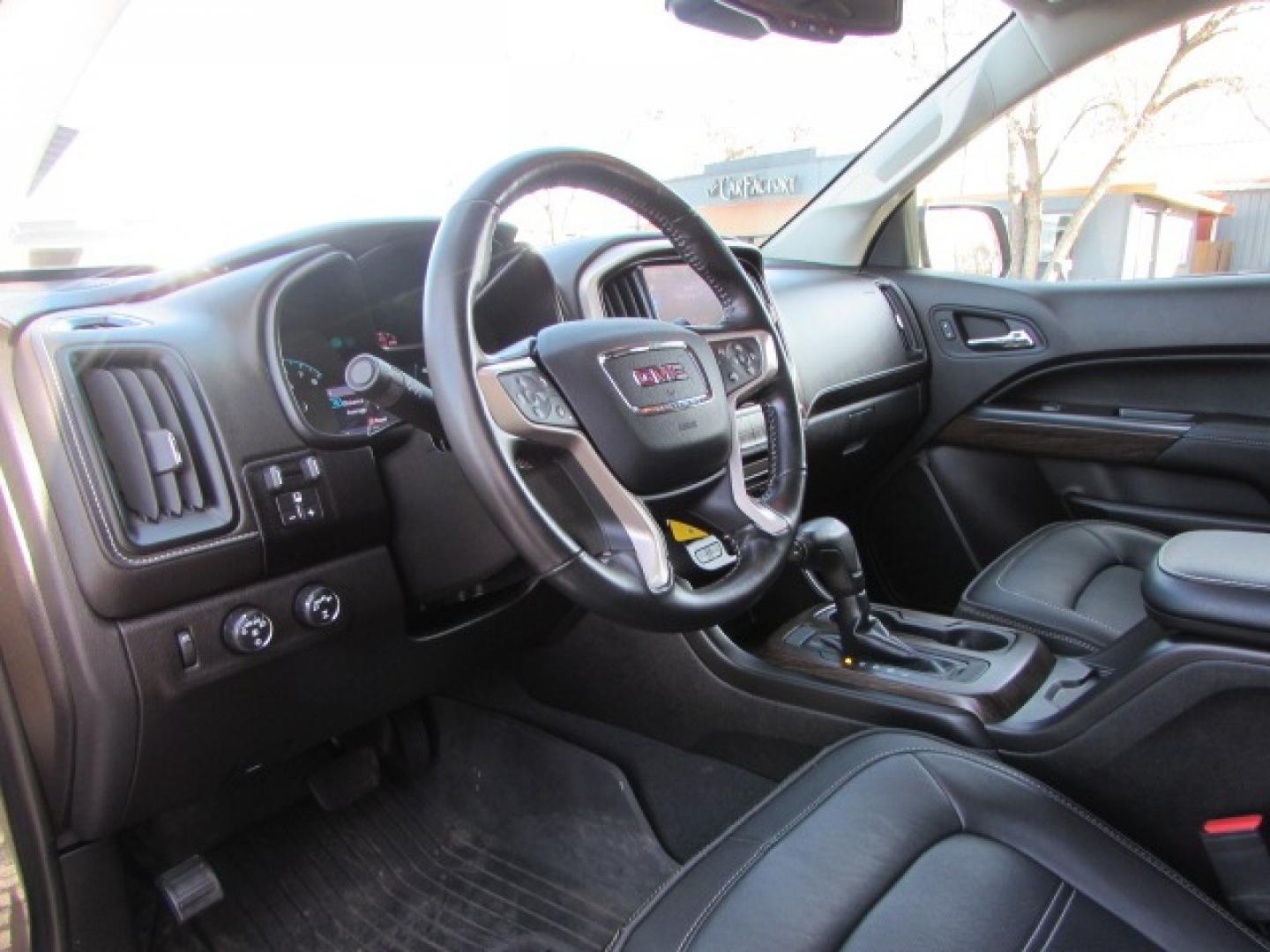 2019 Smokey Quartz Metallic /Gray Leather GMC Canyon Denali Crew Cab 4WD Long Box (1GTG6EEN6K1) with an 3.6L V6 DOHC 24V engine, 8A transmission, located at 4562 State Avenue, Billings, MT, 59101, (406) 896-9833, 45.769516, -108.526772 - Photo#11